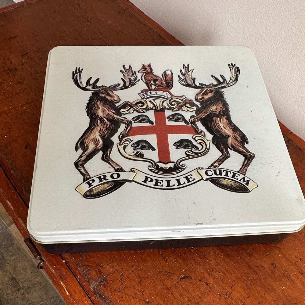 Bay d’Hudson metal box